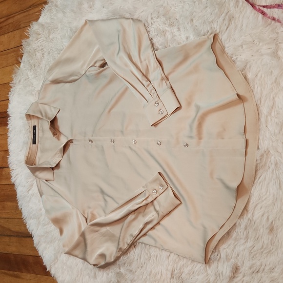 Suzy Shier satin  style button down blouse. - Picture 1 of 9